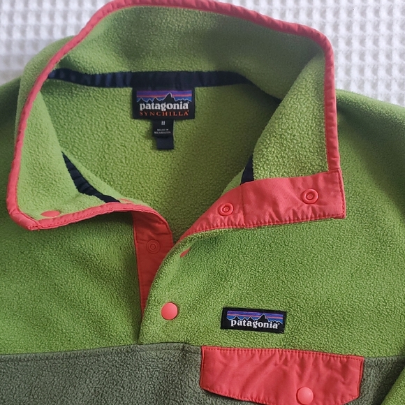 Patagonia Two-Tone Green Fleece Pullover with Coral Accents - Picture 2 of 2
